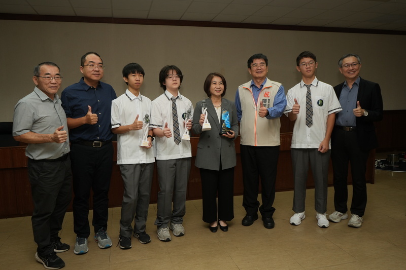 屏東學子韓國參加FIRA機器人賽事創佳績　縣府表揚