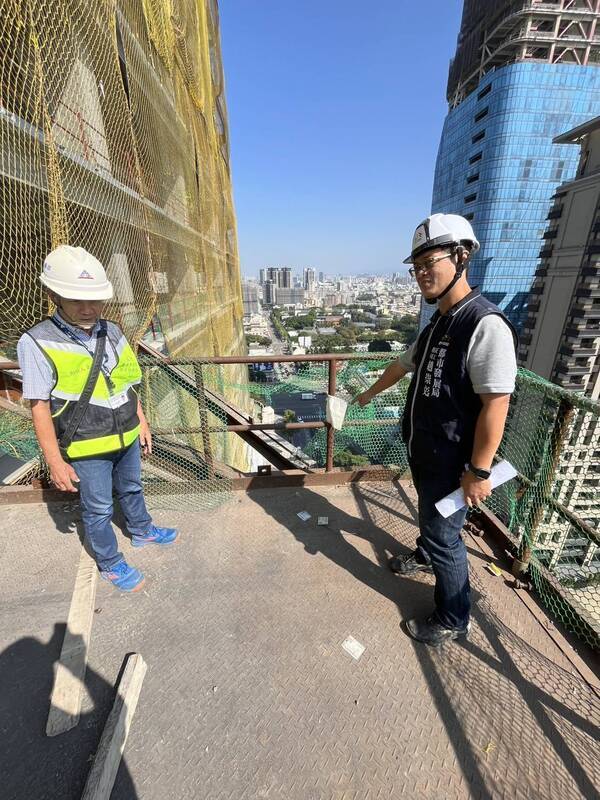 台中七期工地吊裝配管掉落砸車 市府加重罰3.6萬