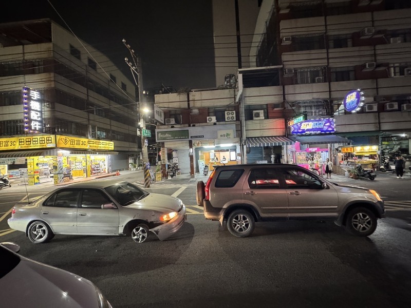 前輪脫落仍行駛　高雄男又追撞車輛疑涉肇逃