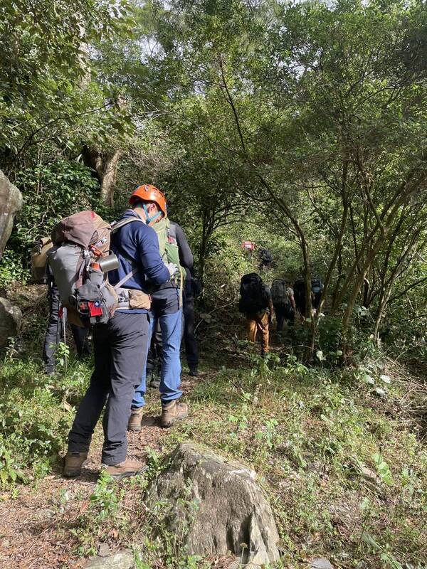 屏東5人疑誤食大花曼陀羅獲救　登山未投保擬開罰