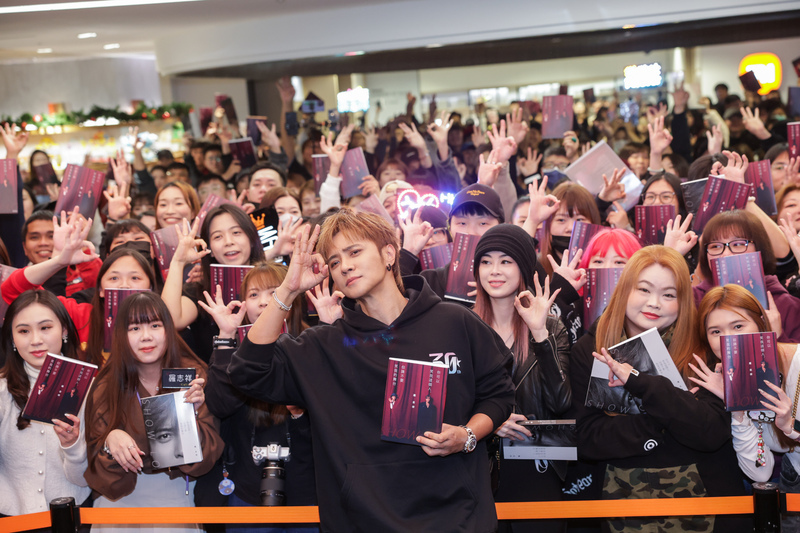 羅志祥否認結婚傳聞 視經紀人為家人