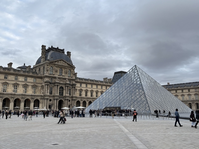 羅浮宮禍不單行　管線漏水損及數百件文獻