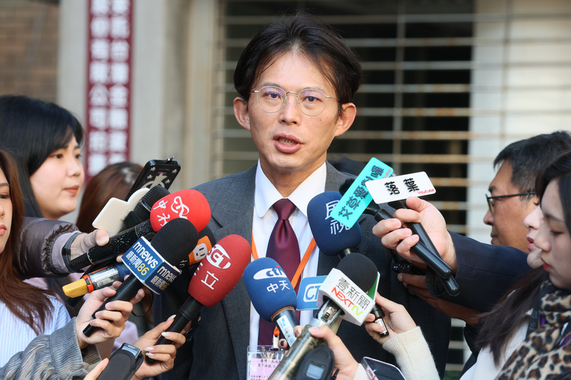 週刊爆金主匯款凱思　黃國昌：要追殺衝著我來就好