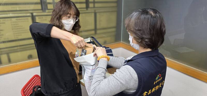 中市府稽查涉假藝伎莊園咖啡　歐客佬全數下架