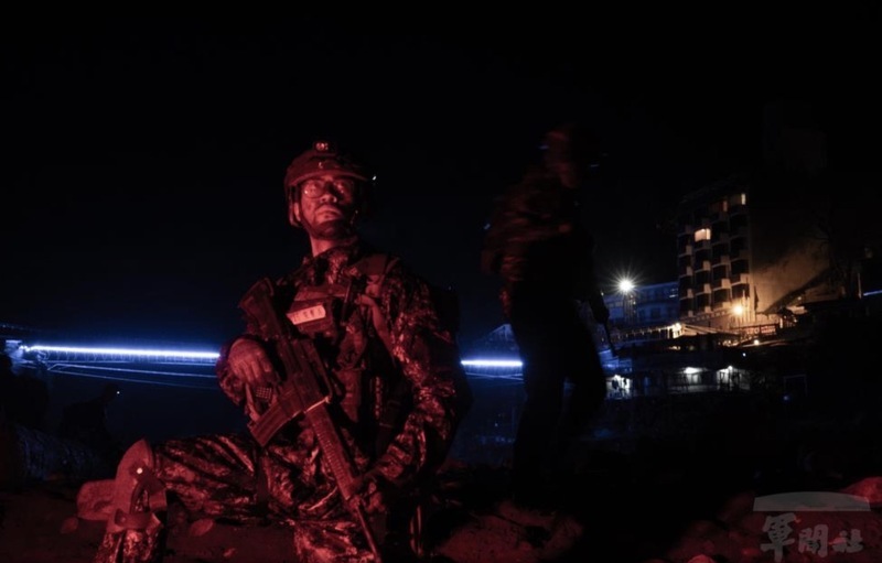 特戰中心訓練突擊兵　背40公斤裝備不分晝夜跋山涉水