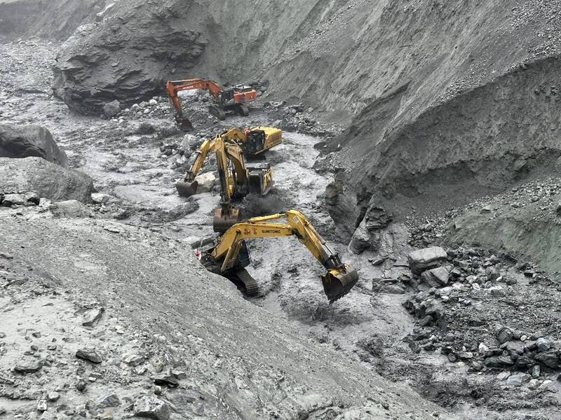 馬太鞍堰塞湖溢流口擴大加深 目標恢復原有河道