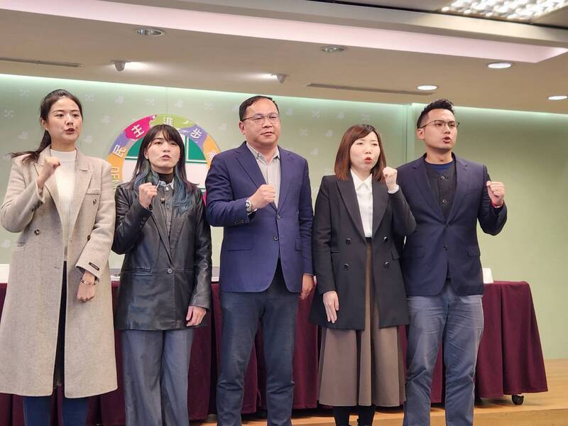 綠：藍白卡關總預算　TPASS恐停擺犧牲通勤族權益