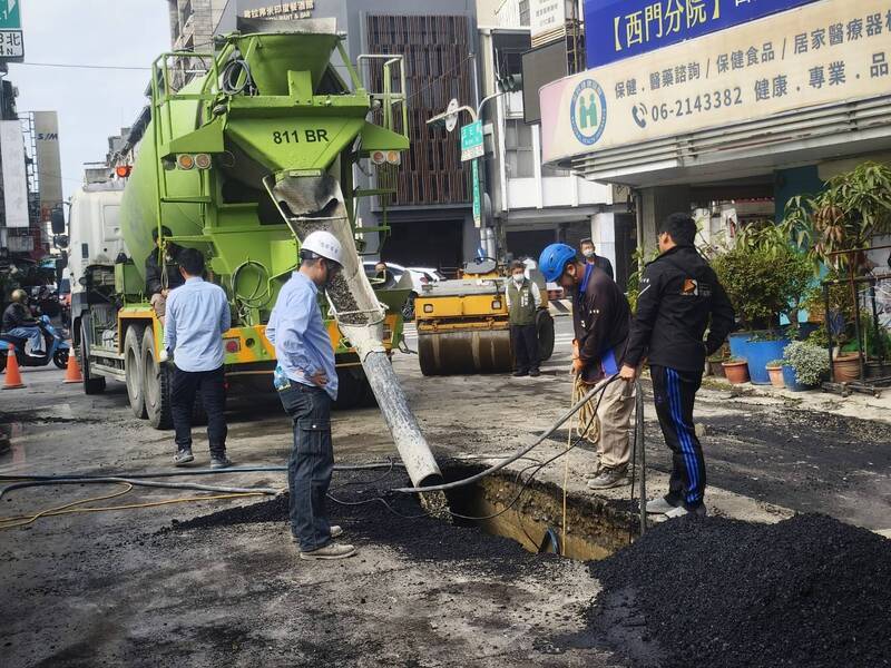 台南中西區五妃街近2年4度塌陷　皇龍工地停工罰款