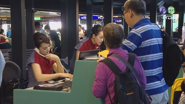 華航空服員今(26日)全面恢復正常上工。