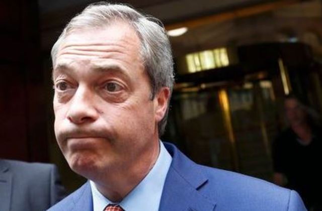 英國獨立黨黨魁法拉奇支持脫歐.卻又反悔.（圖片翻自路透社））