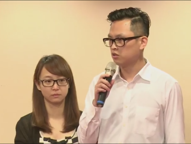 呂佳宜與先生一起出面召開記者會。