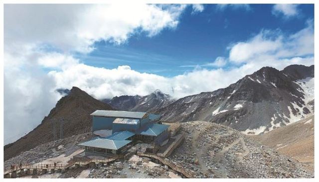 海拔4860公尺的達古冰川上.有間世界最孤獨得咖啡館.