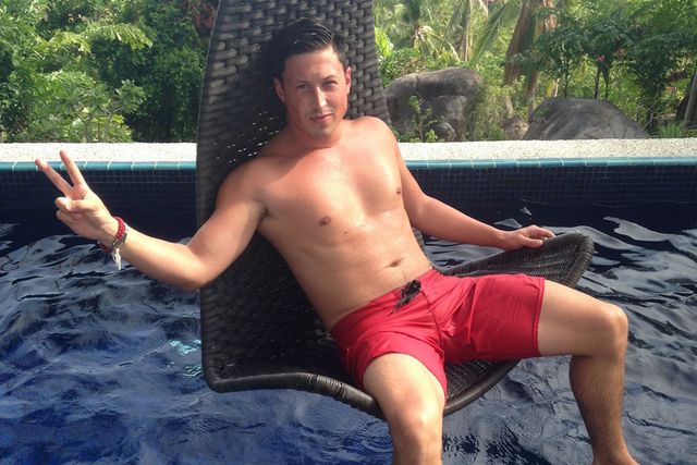 買爾斯中獎後環遊全世界。翻攝自鏡報。