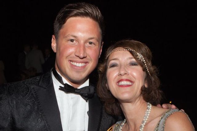 邁爾斯(左)和他的母親(右)。翻攝自鏡報。