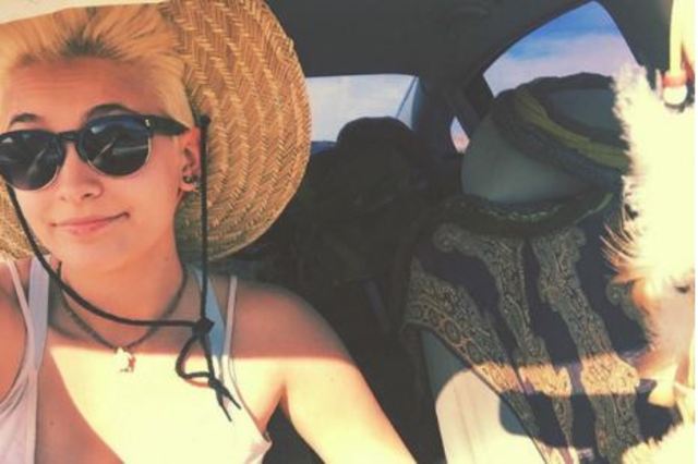 賣可愛女自拍照