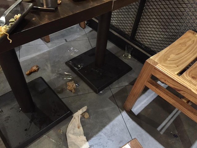 陸客隨意丟垃圾，看了十分令人傻眼。翻攝畫面。