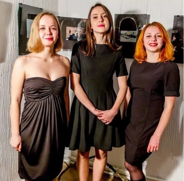 卡林裘克(左一)身材也相當好。(翻攝Anna Kalynchuk IG)