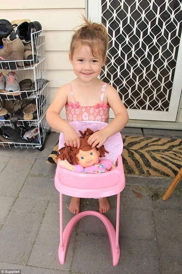 貝拉遭母親男友踩死(翻攝網路)