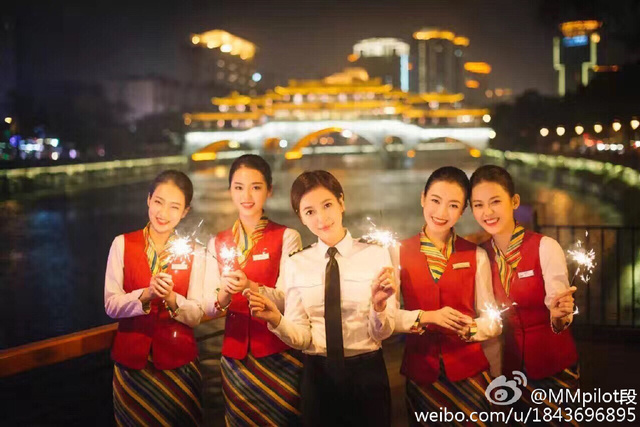 女機師比空姐還亮眼