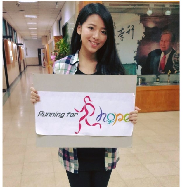 她被認為有張明星臉