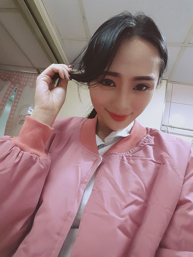 (翻攝黃靜臉書)