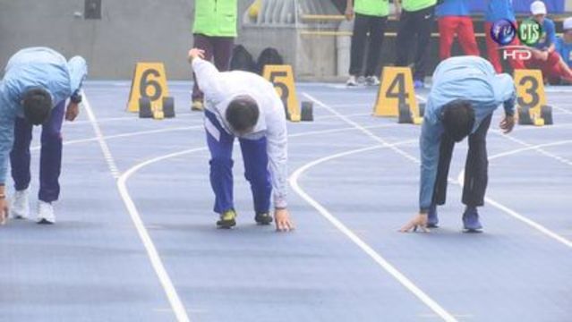 柯文哲準備起跑。