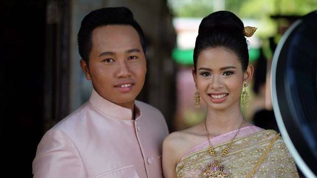 新的化妝師巧手改造新妝容