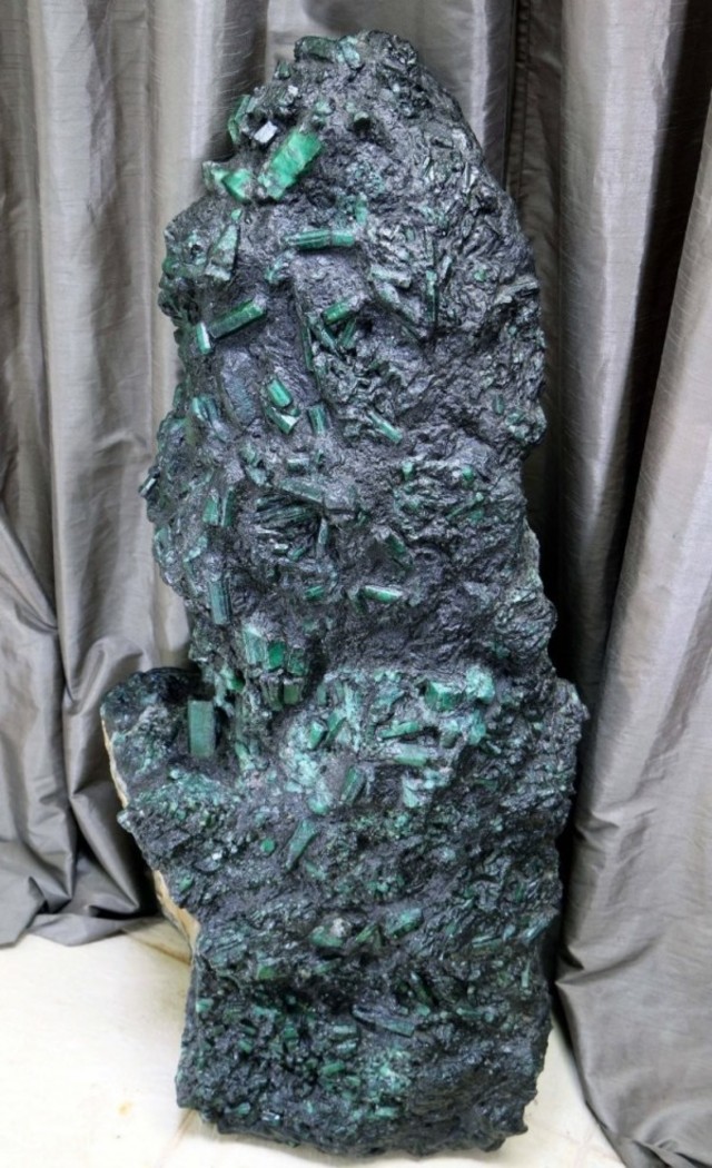 FG挖到祖母綠原礦。（翻攝自《都市報》）