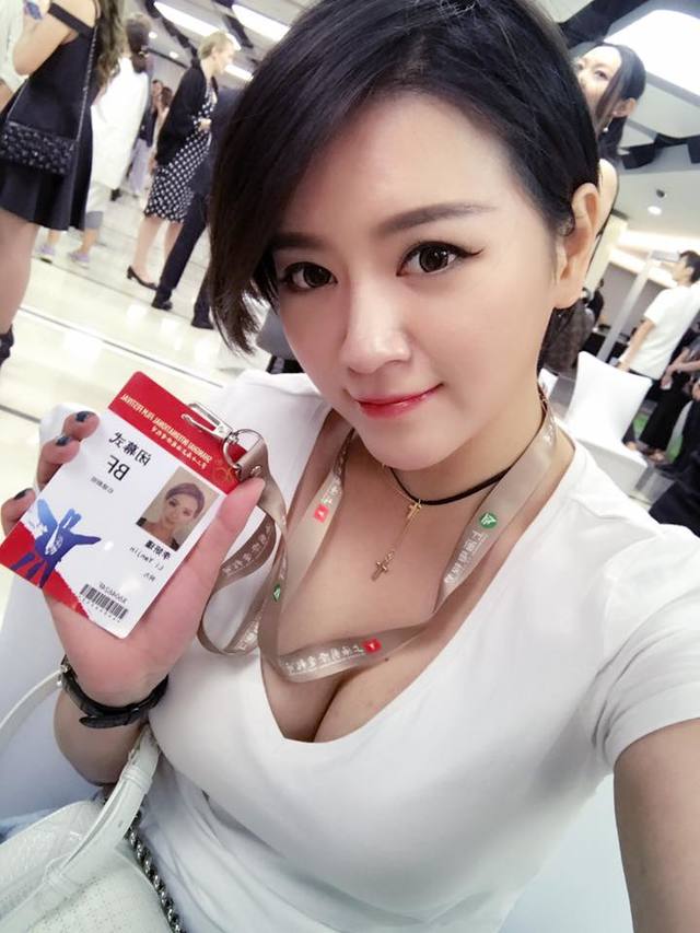 李妍瑾到上海電影節擔任工作人員