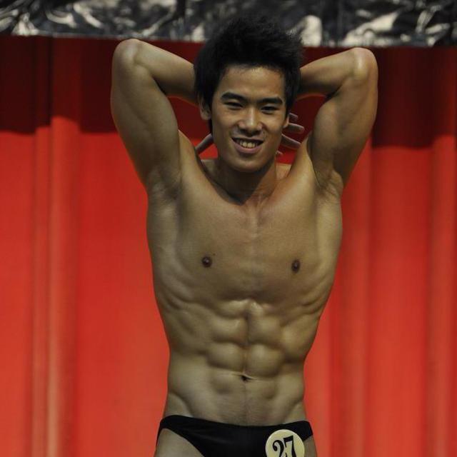 許自雄曾得過大專盃健美賽金牌。(許自雄提供)