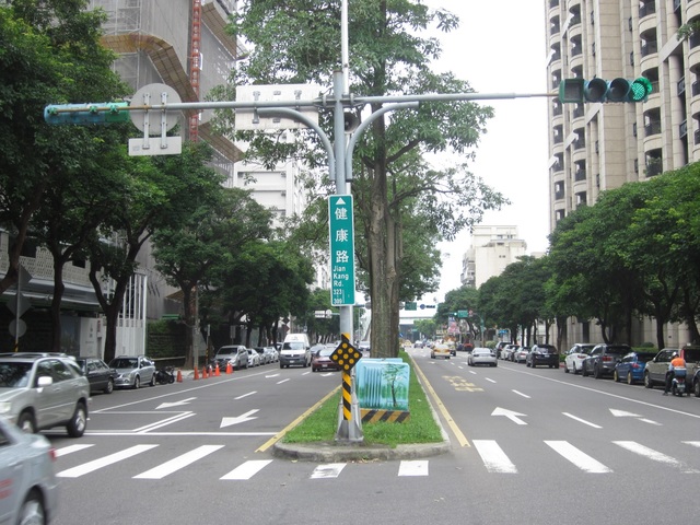 健康路號治路燈現況(北市府提供)