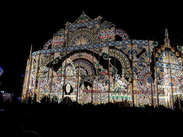 「神戶LUMINARIE」光雕秀(2013年光雕秀／翻攝維基百科)