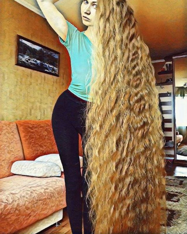 古巴諾娃的長髮（翻攝IG／Dashik Gubanova）