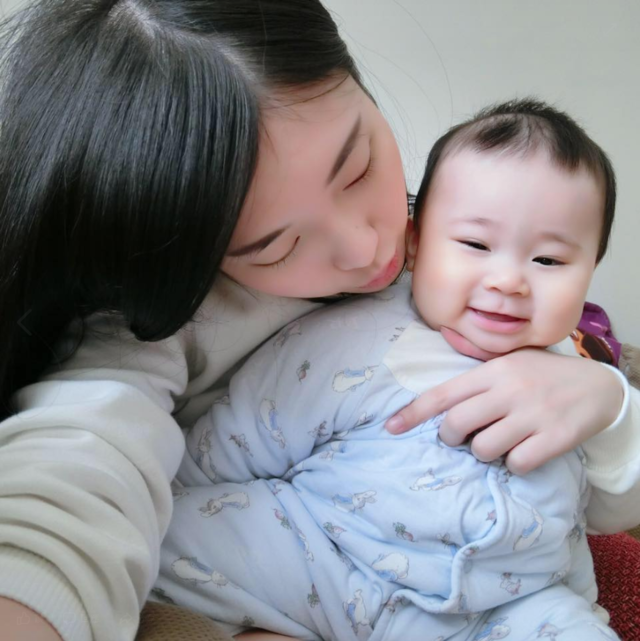 謝薇安號稱身材最好的「最強奶媽」。(圖/謝薇安FB)