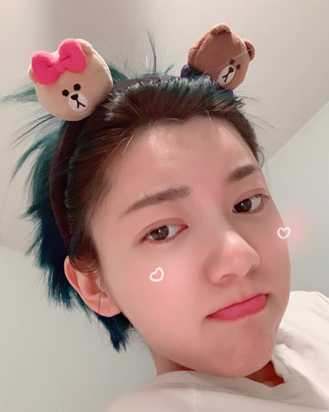 郭雪芙曬素顏照，配可愛濾鏡。(郭雪芙臉書)