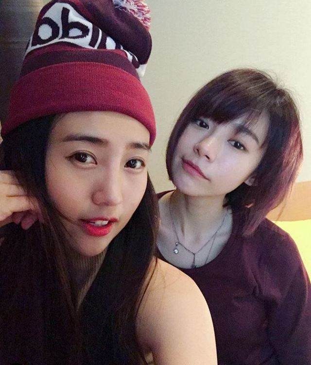 林詩枝(左)和妹妹林明禎(右)合照讓網友驚呼「強大基因」