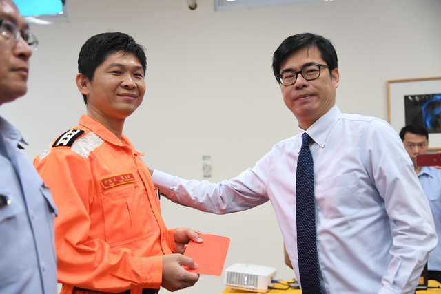 行政院陳其邁副院長出席海委會舉行「巡護八號執行穩鵬號漁船喋血案記者會」