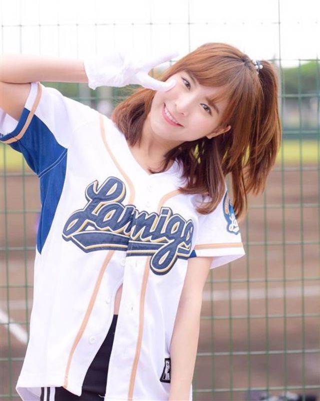 正妹孟潔超美。(翻攝IG/mengj215)