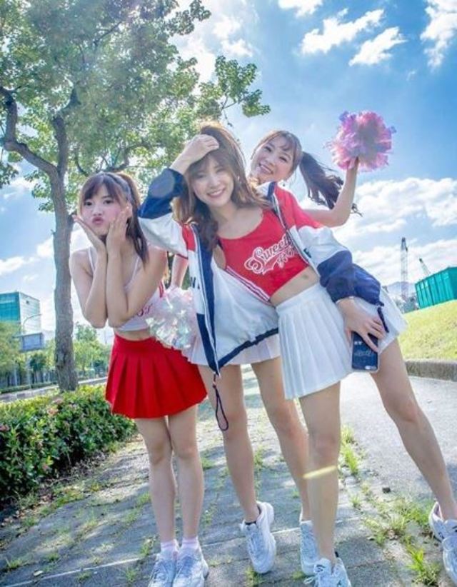 孟潔與她的好朋友們。(翻攝IG/mengj215)