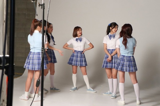 周子瑜拍攝運動飲料廣告。(翻攝周子瑜微博)