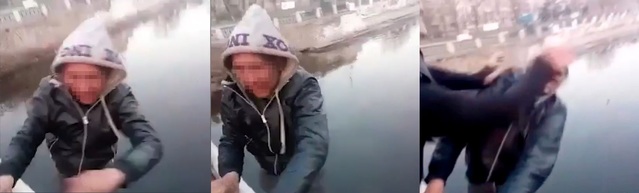 2名年輕人為拍影片，硬生生將中年男推入河中。(翻攝英國《鏡報》)