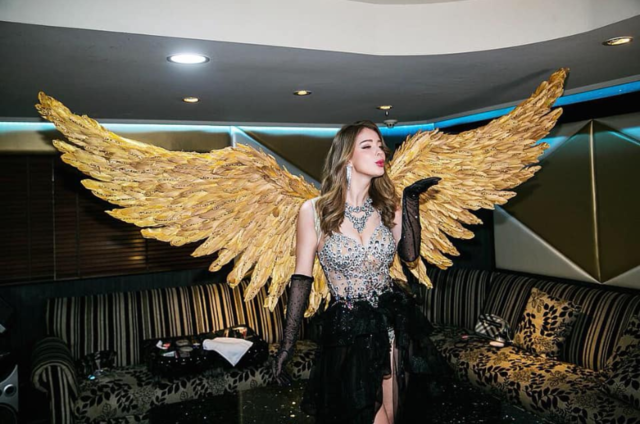 安妮擁有洋娃娃臉孔、火辣身材。(翻攝安妮臉書)