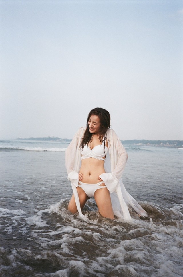 夏宇禾尺度大開，穿上比基尼拍攝寫真。(GQ提供)