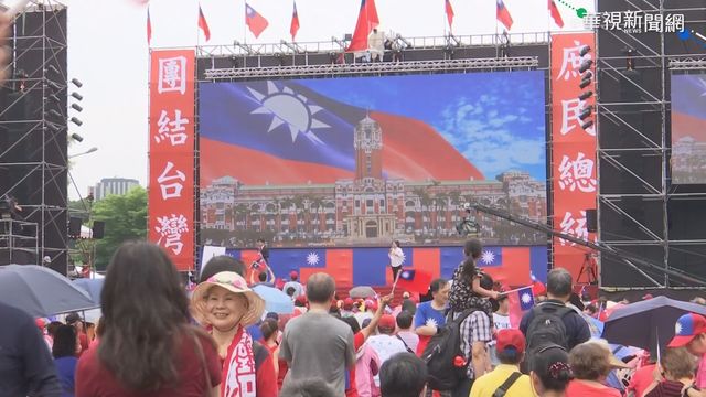 凱道現場已有人潮聚集。(華視攝)