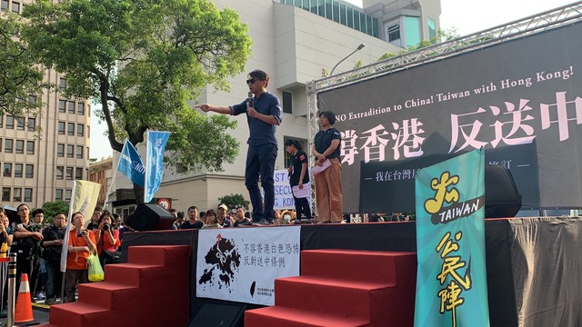 徐永明到場聲援。(攝影／黃芷萱)