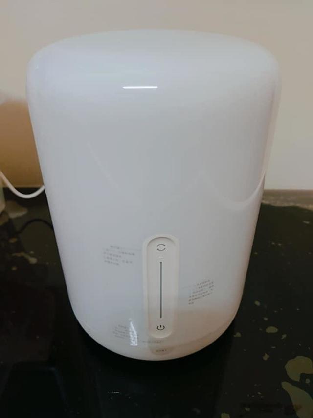 網友家中的知名品牌床頭燈。(翻攝爆怨公社)