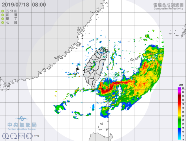 丹娜絲颱風尾發威。(氣象局提供)