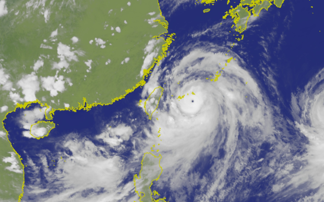 利奇馬颱風眼清晰可見。(氣象局提供)