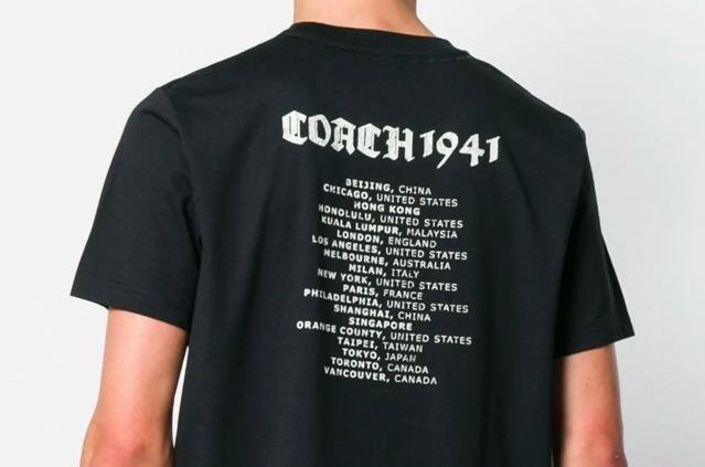 Coach上曾經與迪士尼（Disney）合作過的一款男裝T恤背面，把台灣、香港獨立列出。(翻攝自farfech)