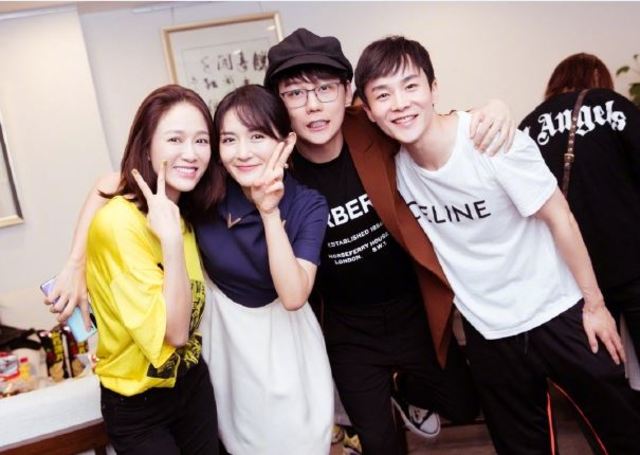 陳喬恩與謝娜。(翻攝自微博/謝娜)